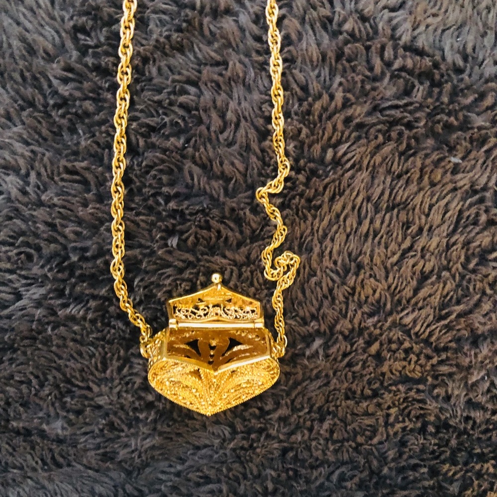 Golden Locket - Picture 2 of 2